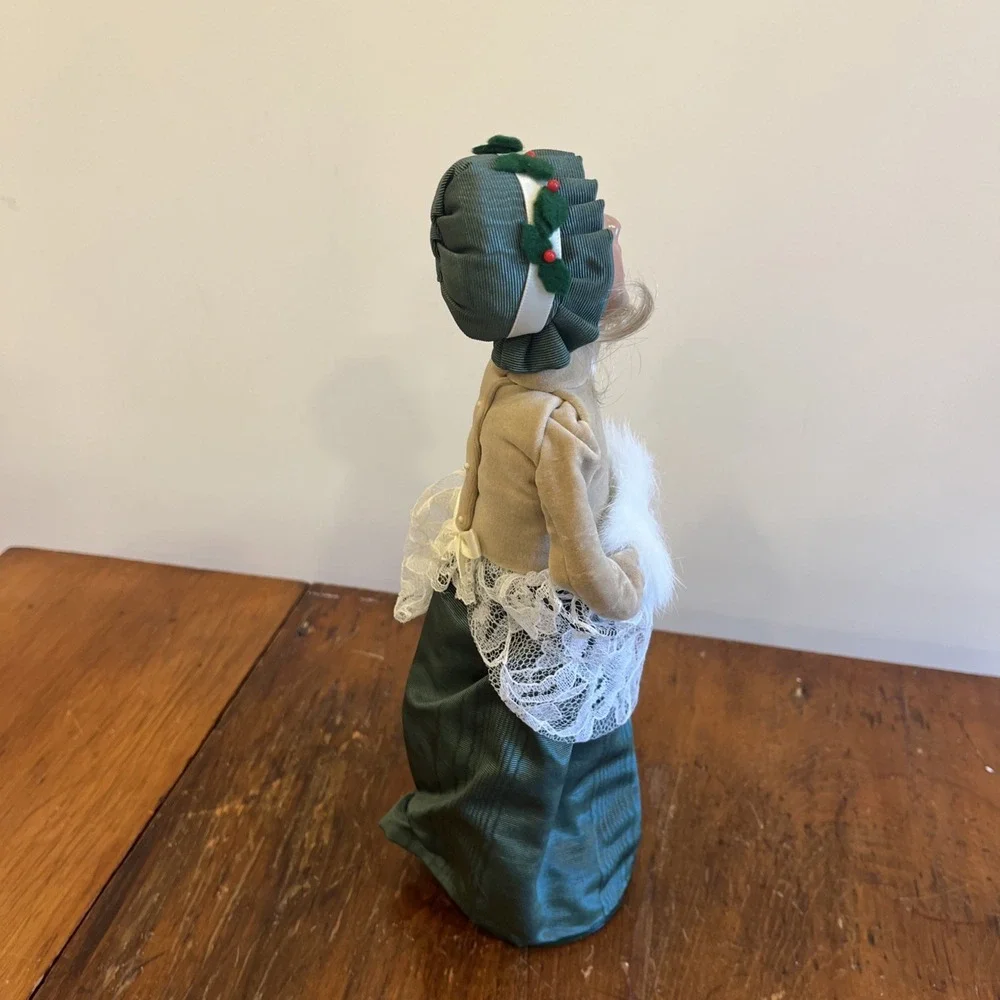 1993 BYERS CHOICE CHRISTMAS CAROLER Long Blond Hair White Muff Green Lace Outfit